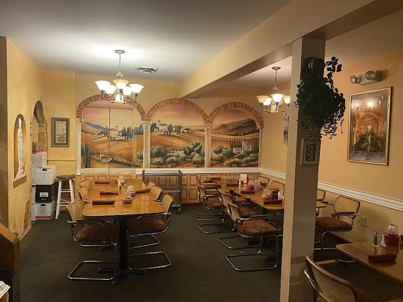 Paisano's Italian Restaurant & Lounge